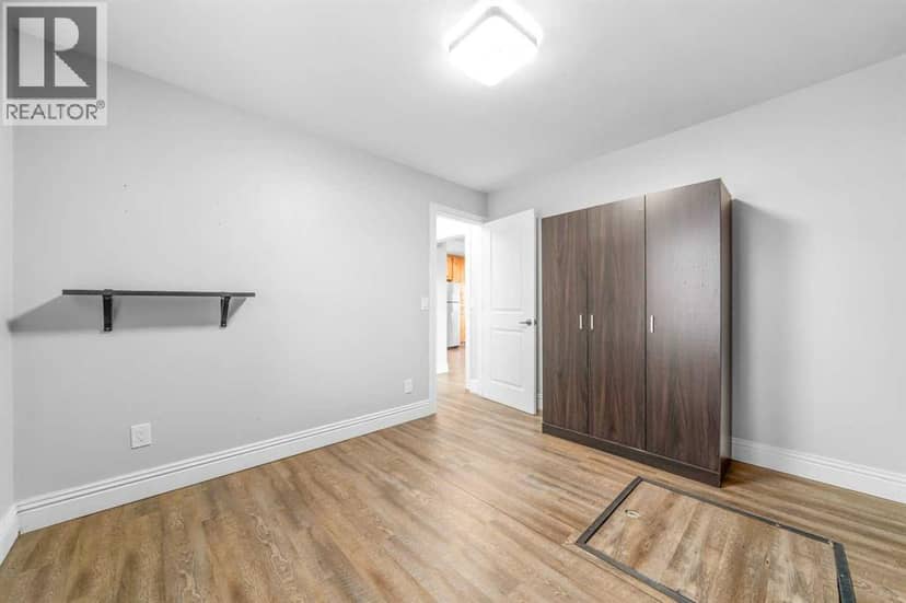 106 8 Avenue W — photo 12 of 28