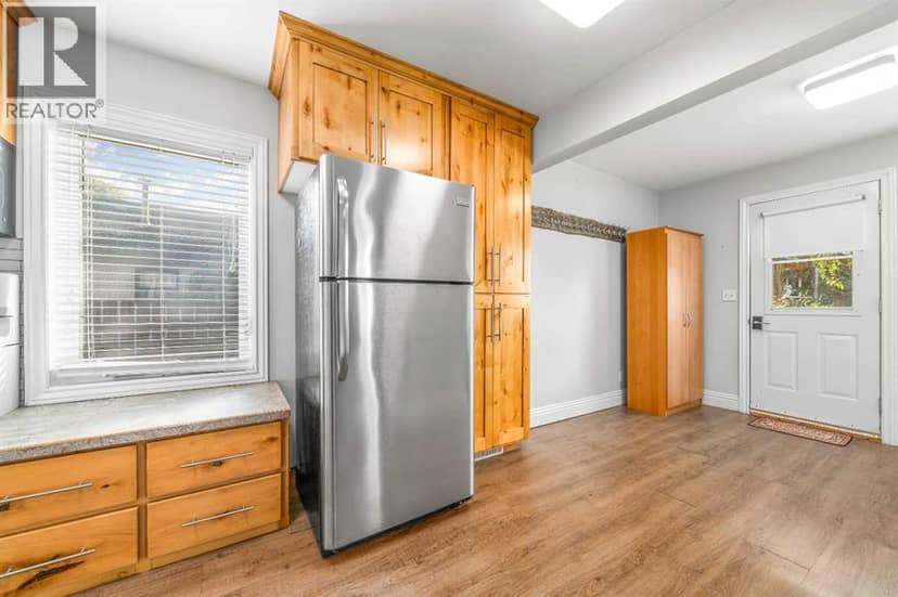 106 8 Avenue W, Bow Island, photo 7