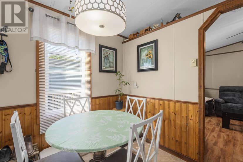 47 Earleton Avenue — photo 11 of 17