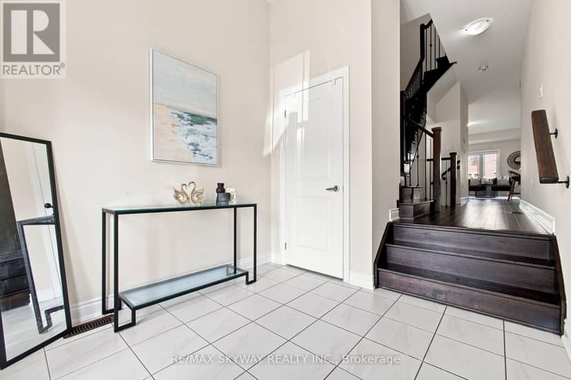 60 Lorne Thomas Place — photo 10 of 40