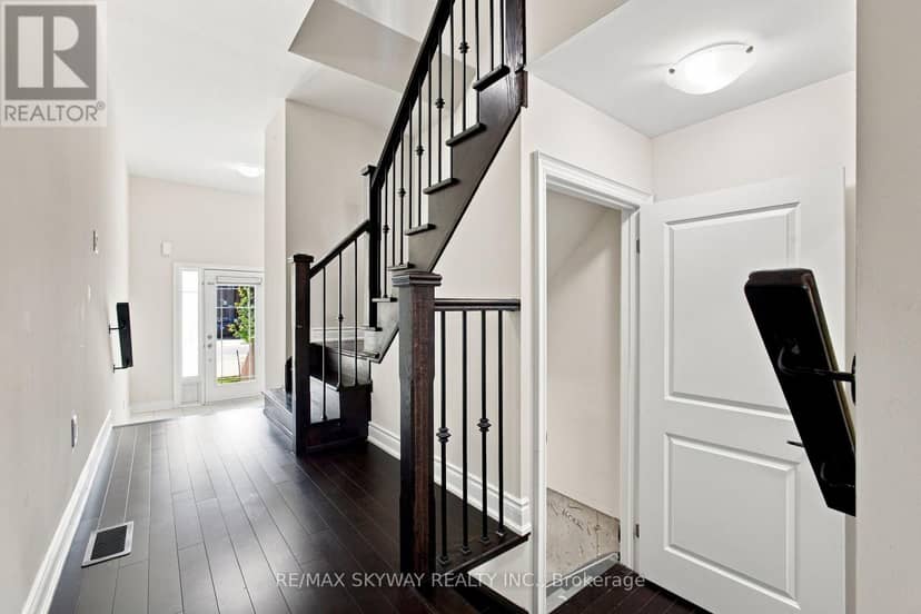 60 Lorne Thomas Place — photo 11 of 40