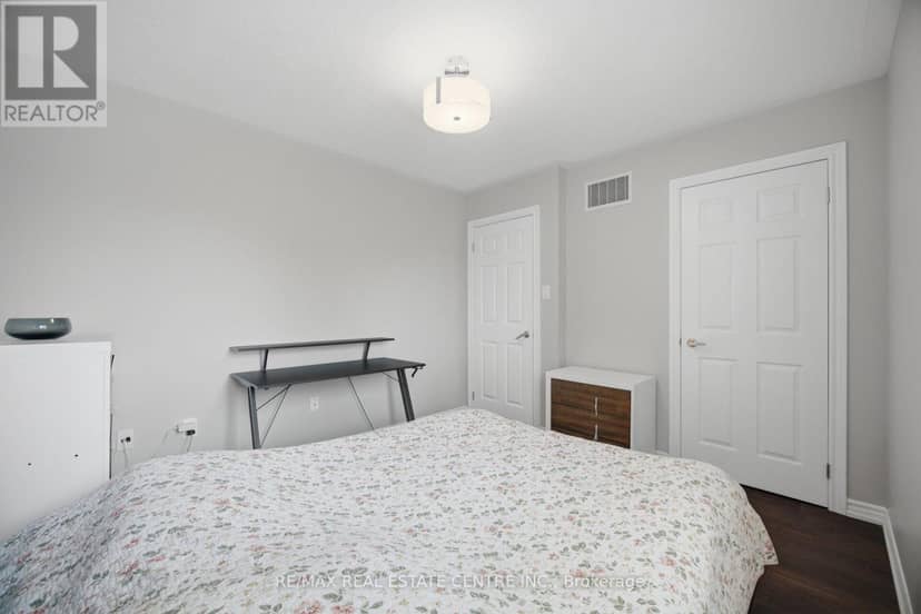 2425 Quetico Crescent — photo 33 of 40