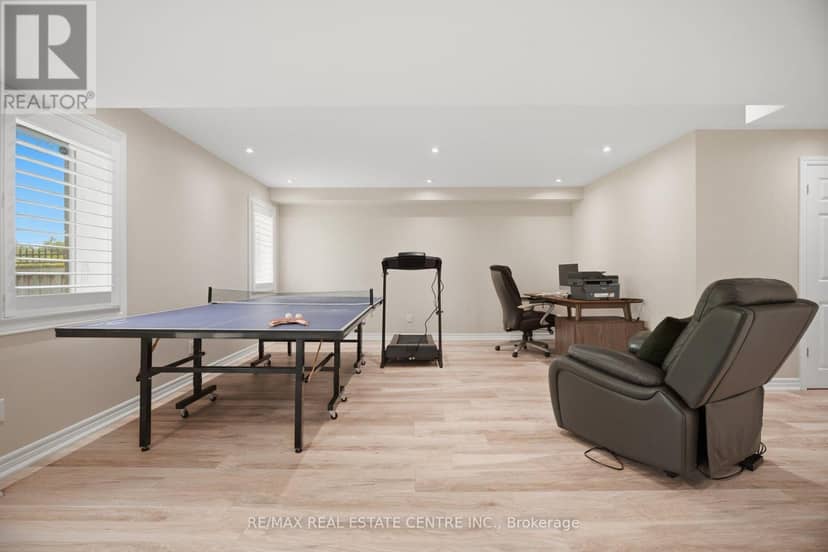 2425 Quetico Crescent — photo 40 of 40