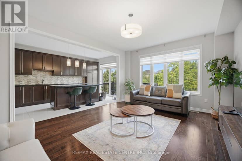 2425 Quetico Crescent — photo 9 of 40