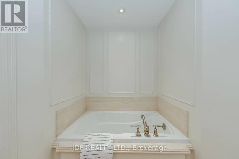 402 - 111 Forsythe Street — photo 19 of 35