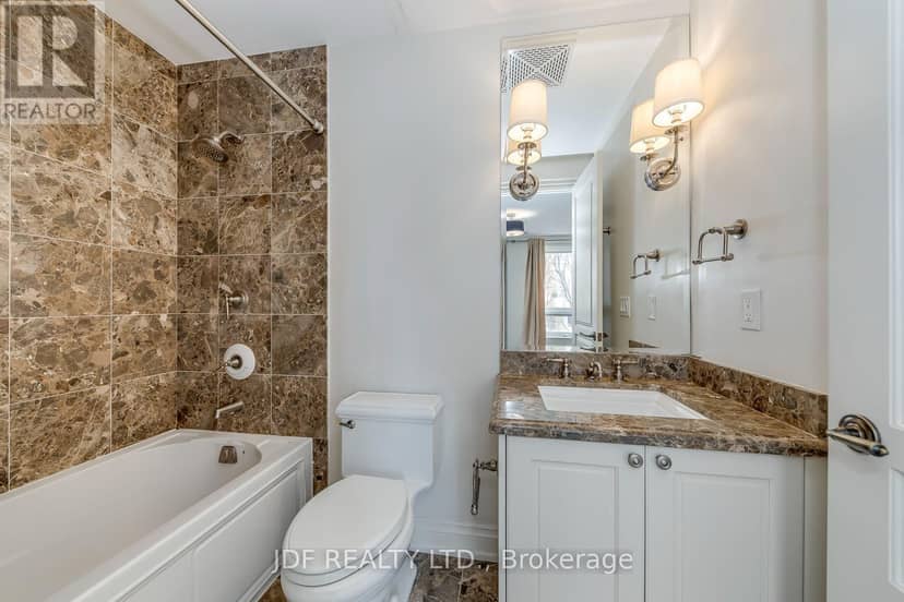 402 - 111 Forsythe Street — photo 23 of 35