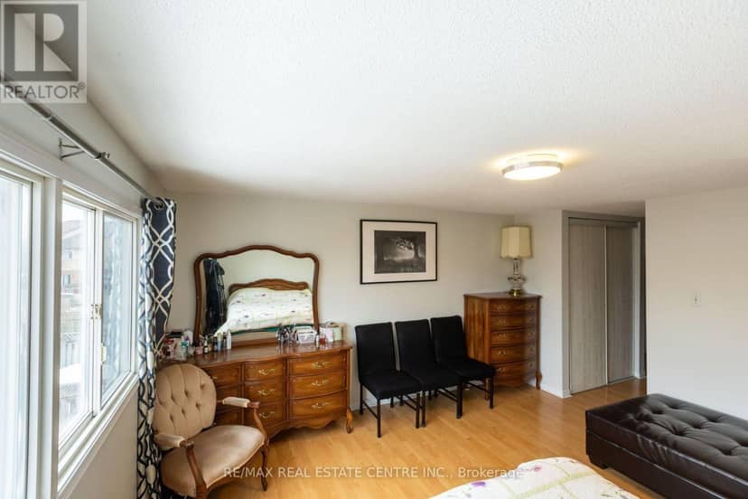 42 Wooliston Crescent — photo 14 of 32