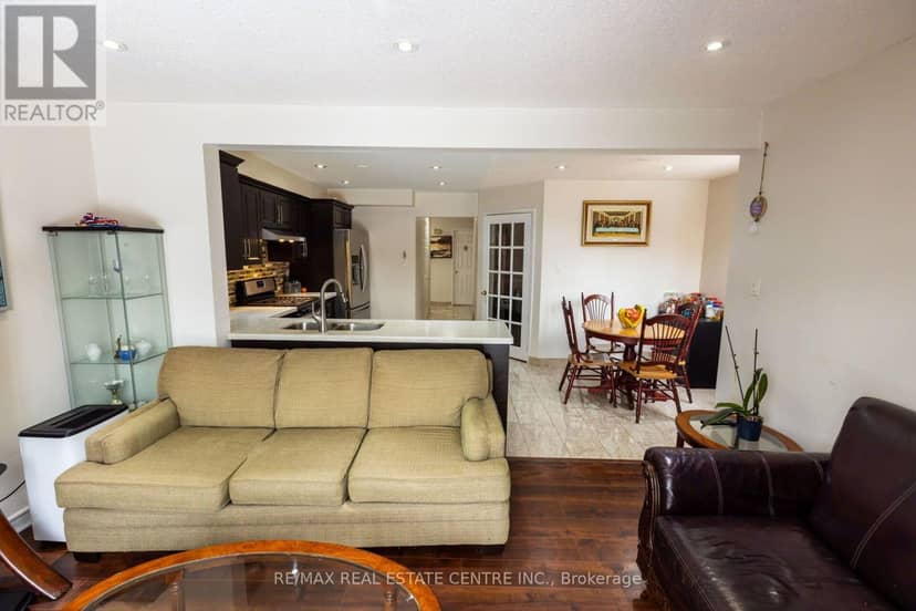 42 Wooliston Crescent, Brampton, photo 4