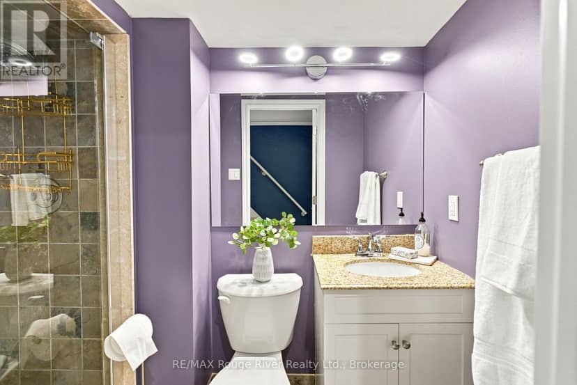 49 Fisher Crescent — photo 33 of 40
