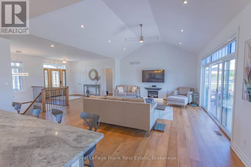 43 Lakeview Crescent — photo 14 of 40