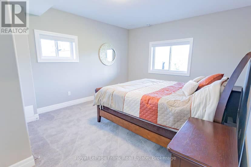 43 Lakeview Crescent — photo 38 of 40