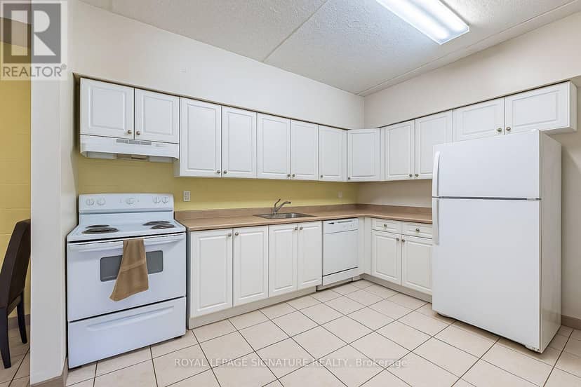 206 - 251 Lester Street — photo 9 of 36