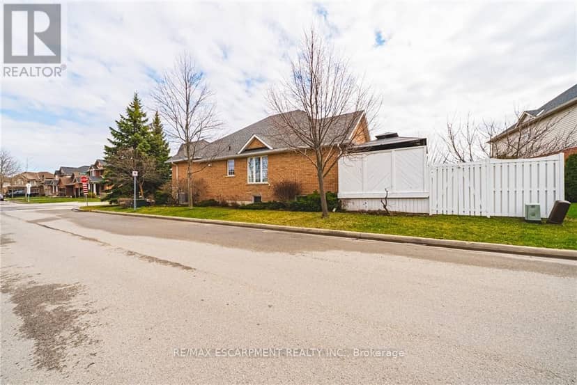 137 Pinehill Drive, Hamilton, photo 4