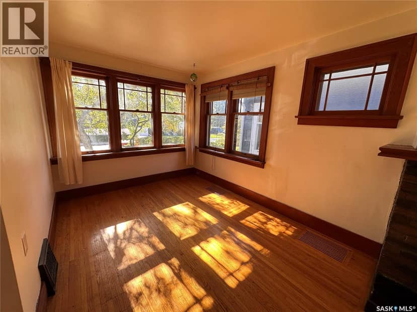 3324 College AVENUE — photo 3 of 38