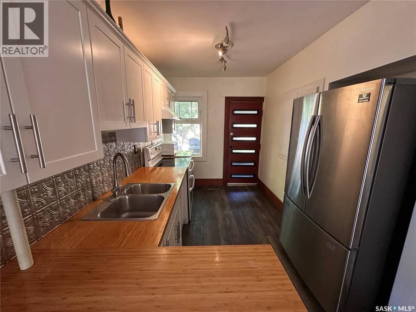 3324 College AVENUE — photo 7 of 38