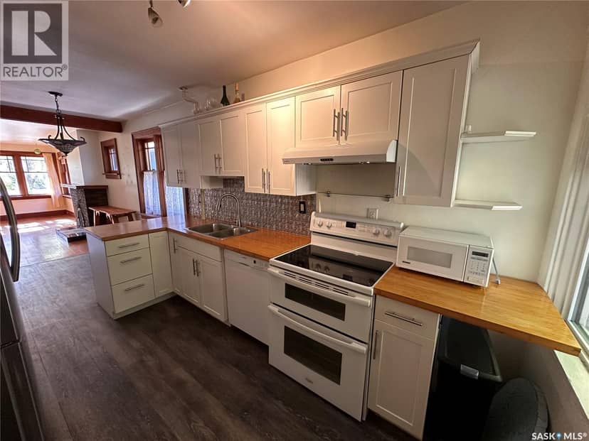 3324 College AVENUE — photo 9 of 38