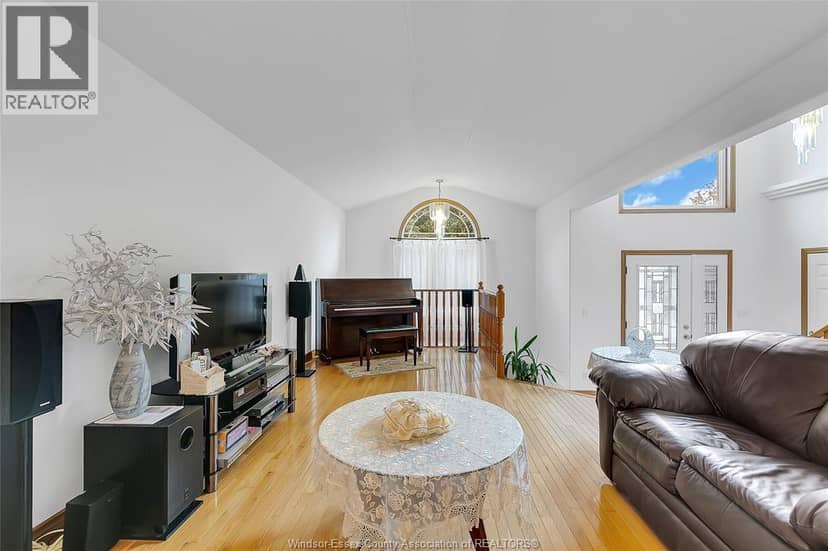 445 John Harvey Crescent — photo 8 of 40