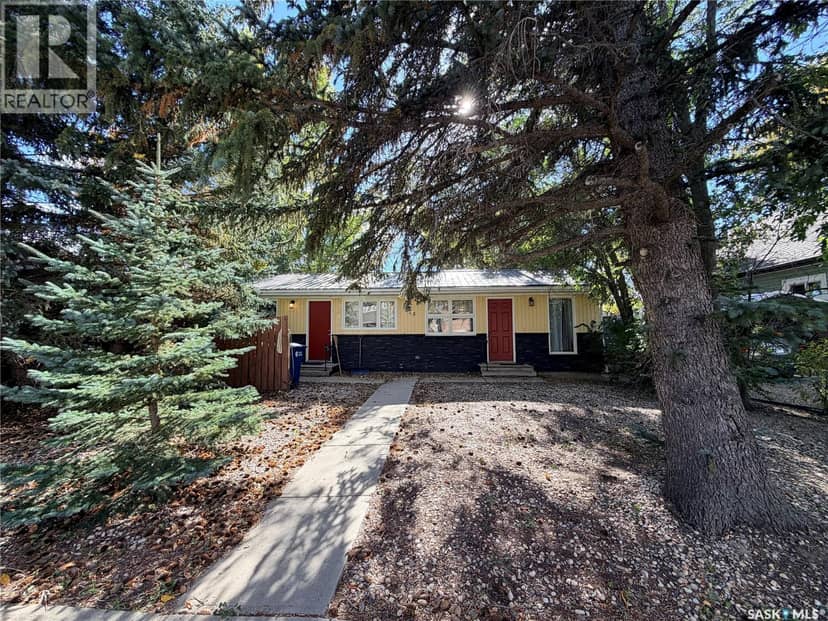 225 5th AVENUE W, Assiniboia, photo 2