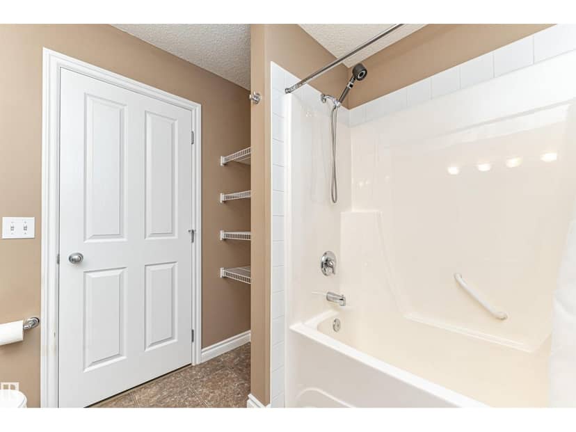 #44 171 Brintnell Bv NW — photo 21 of 40