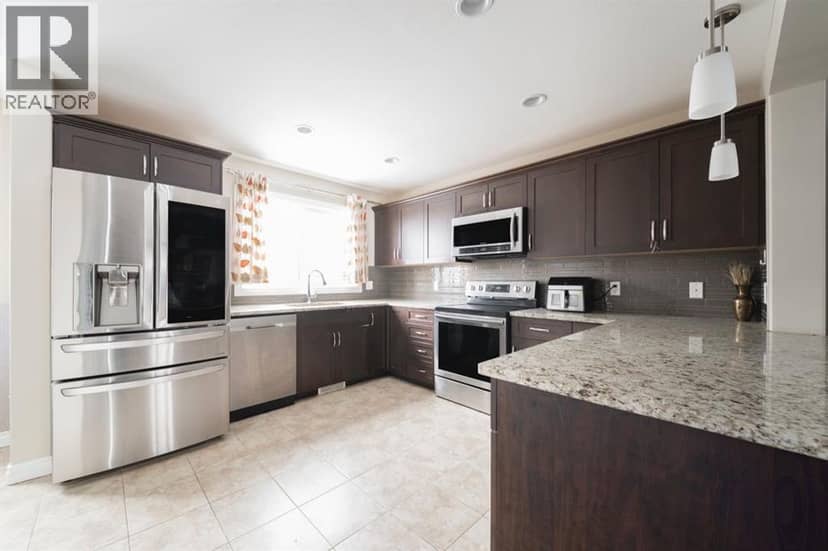 240 Comeau Crescent — photo 10 of 40