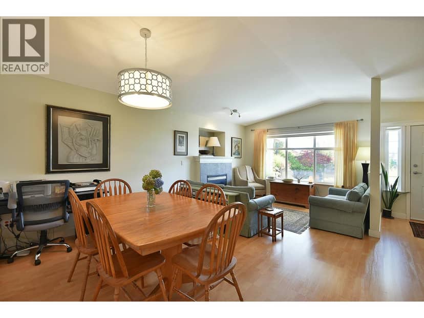 6340 WILLIAMS PLACE, Sechelt