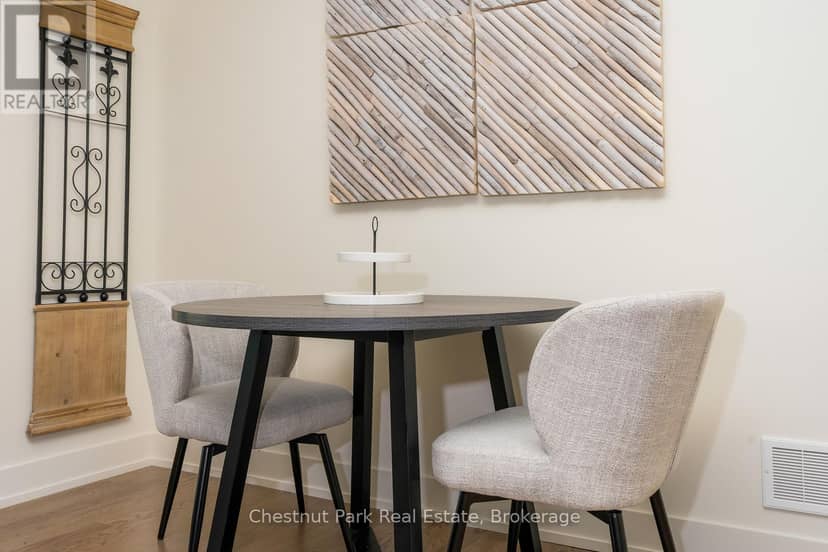 161 Hawthorn Crescent — photo 12 of 40