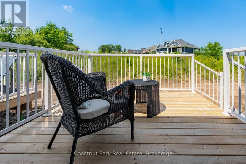 161 Hawthorn Crescent — photo 16 of 40