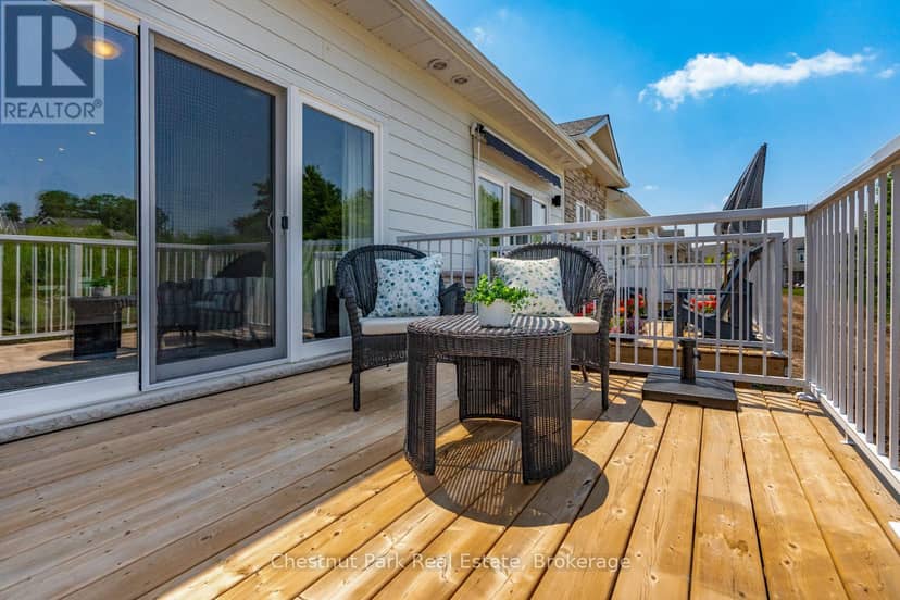 161 Hawthorn Crescent — photo 17 of 40