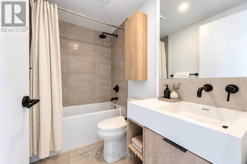 4013 - 108 Peter Street — photo 37 of 40