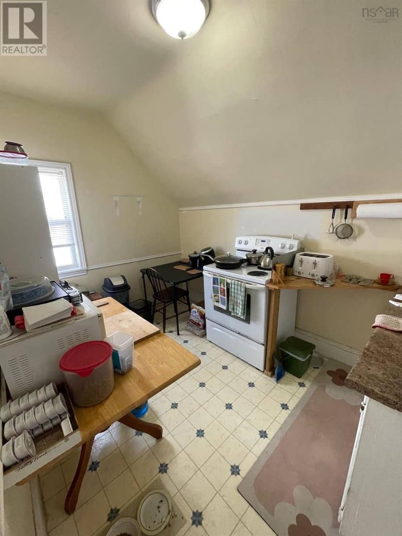 447 Bentinck Street — photo 10 of 14