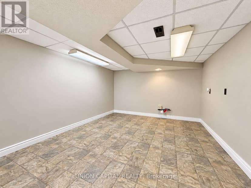 21 Croydon Drive — photo 13 of 34