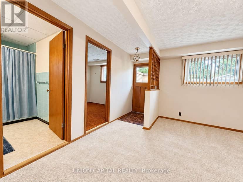 21 Croydon Drive — photo 19 of 34