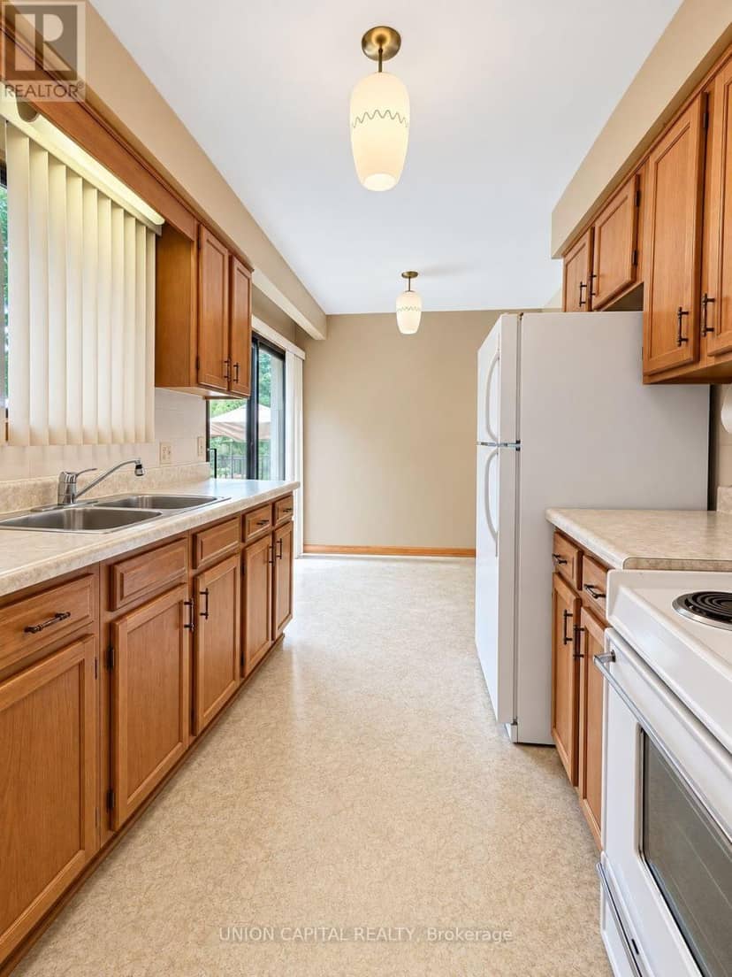 21 Croydon Drive — photo 4 of 34
