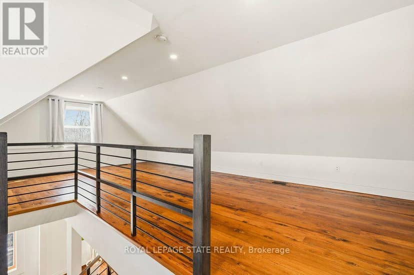 282 Hess Street S — photo 26 of 40