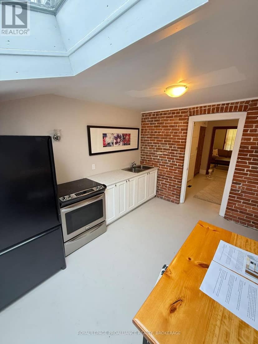 272 Wellington Street — photo 6 of 20