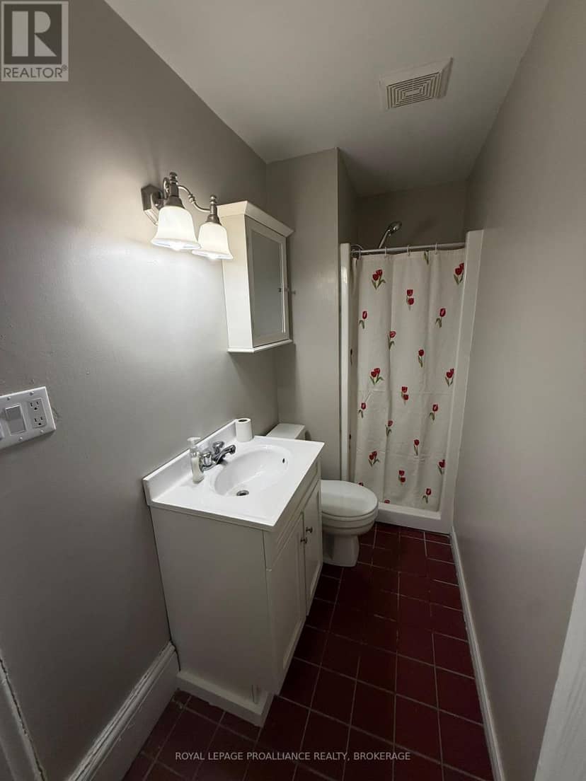 272 Wellington Street — photo 9 of 20