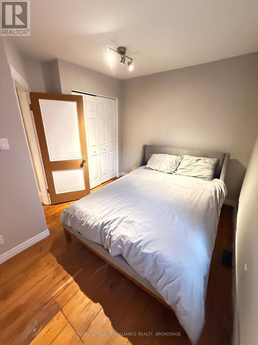 272 Wellington Street — photo 10 of 20