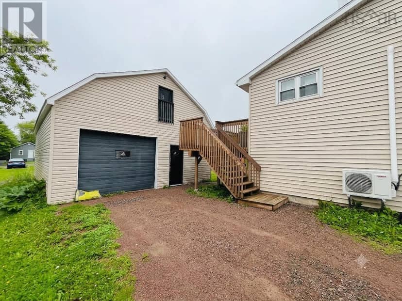 21 Snowden Avenue — photo 5 of 33