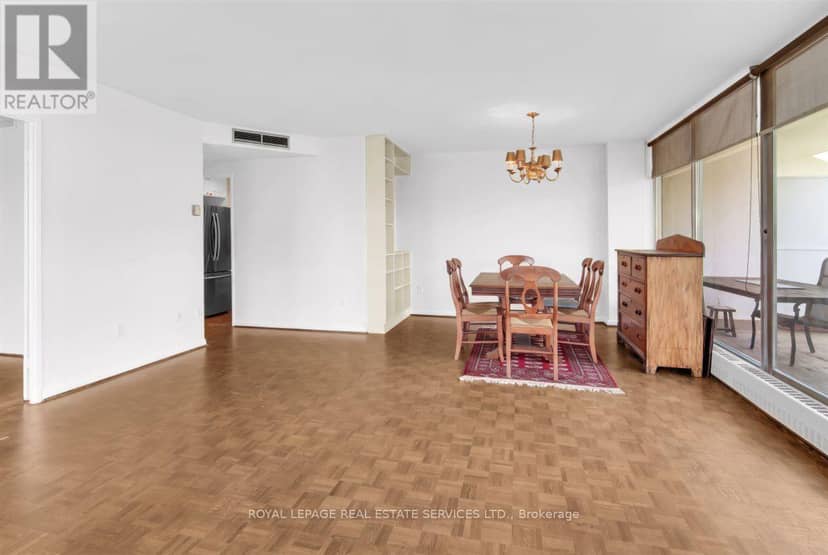501 - 190 St George Street — photo 16 of 40