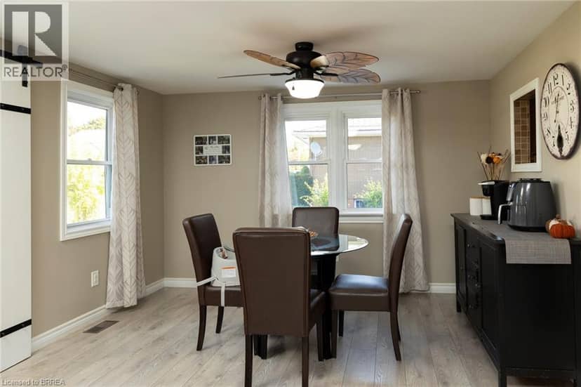 92 SOVEREIGN Street W, Waterford, photo 8