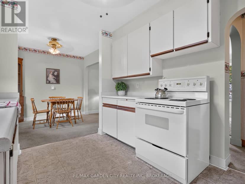 94 Jacobson Avenue — photo 10 of 30