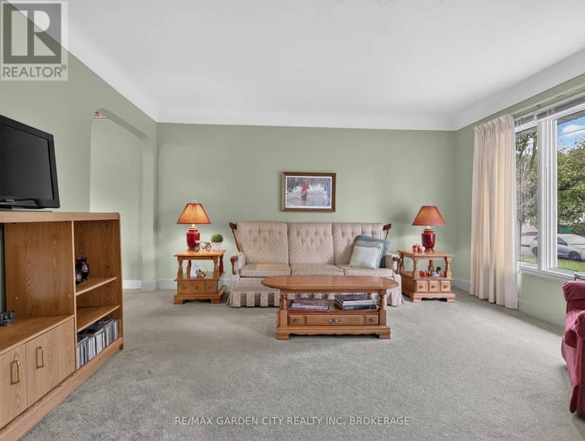 94 Jacobson Avenue — photo 4 of 30