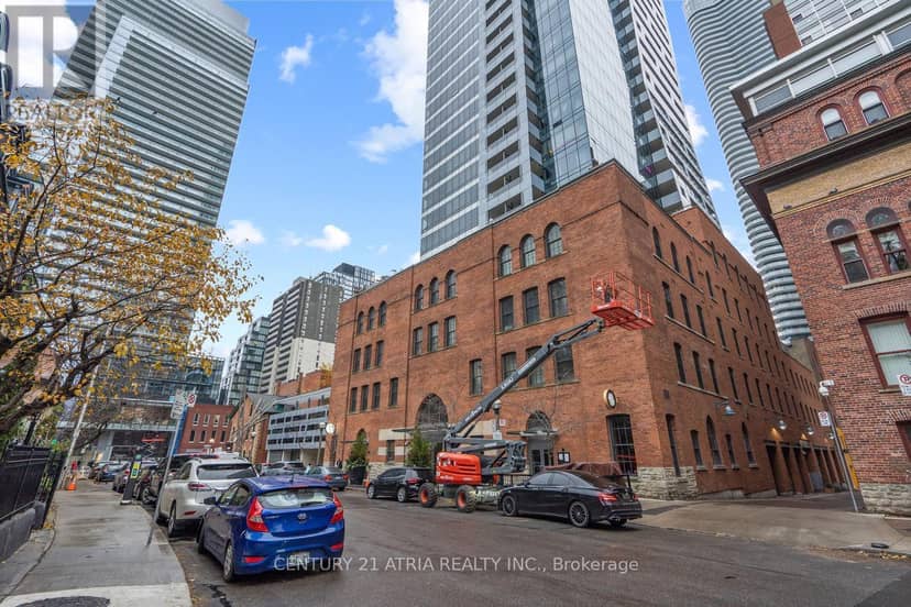 207 - 5 St Joseph Street — photo 1 of 39