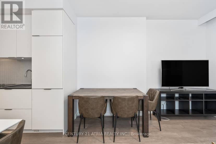 207 - 5 St Joseph Street — photo 17 of 39