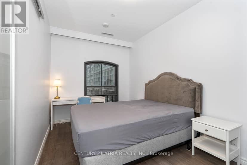 207 - 5 St Joseph Street — photo 23 of 39