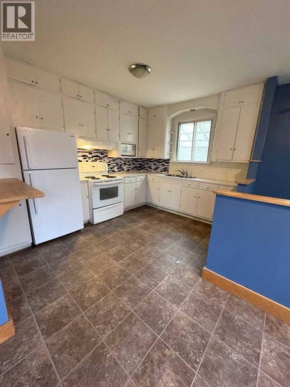 4517 53 Street — photo 11 of 31