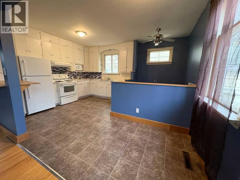 4517 53 Street — photo 9 of 31