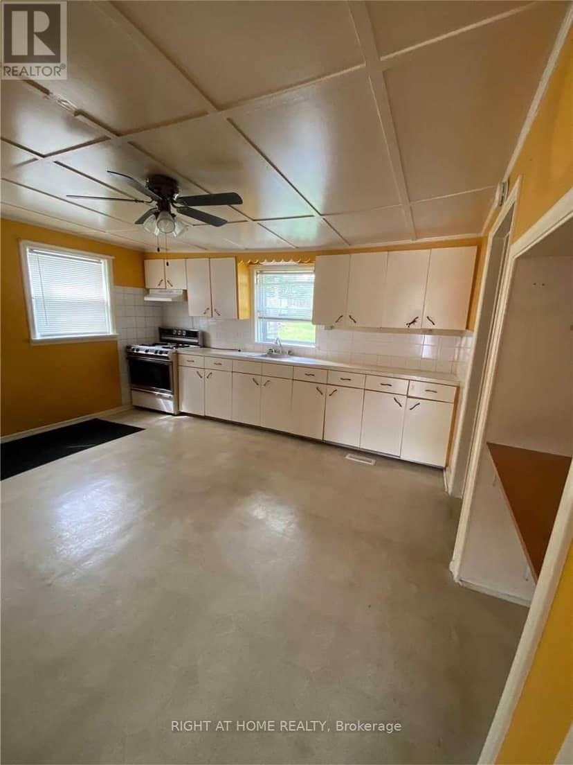 7870 Yonge Street, Innisfil, photo 8