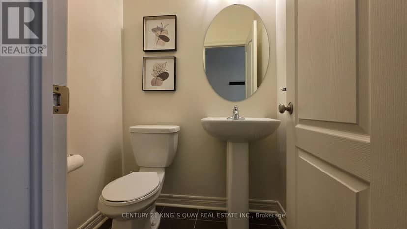 360 William Graham Drive, Aurora, photo 3