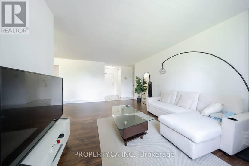 Listing 30365275 — photo 6 of 33